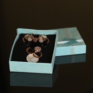 Gold round shape necklace and clip earrings set